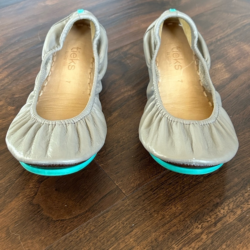 Tieks by Gavrieli Taupe Leather Slip On Ballet Flats Casual Shoes
Size 7 - Picture 3 of 12